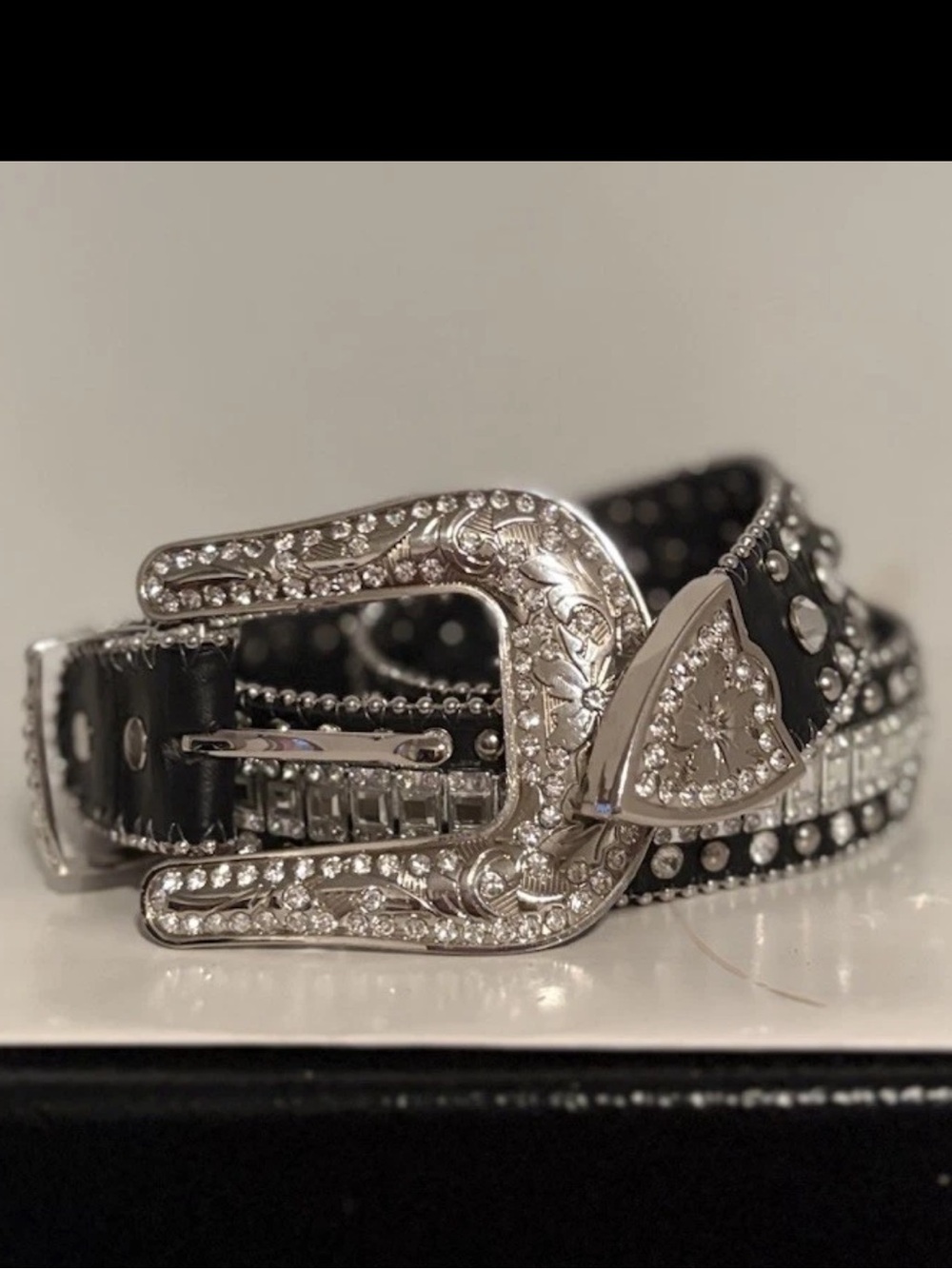 Black Leather W/Silver Finish
Buckle Western Cowgirl Crystal
Studded Belt Sz XI